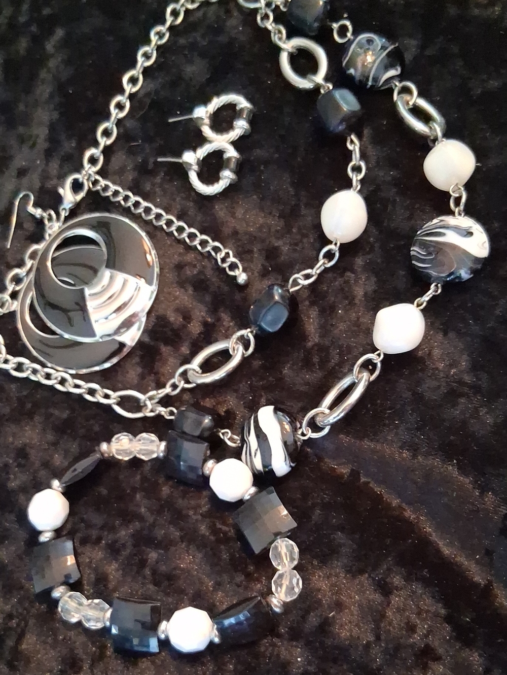Express Black and White Beaded Necklace and Bracelet Set